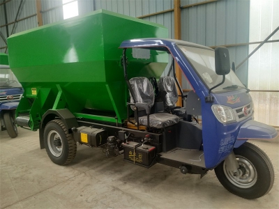 牛場5立方柴油投料車