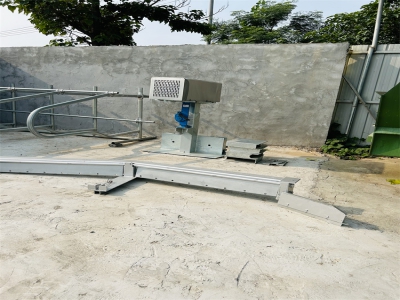 安徽合肥王先生成功試用新型牛場(chǎng)清糞機(jī)